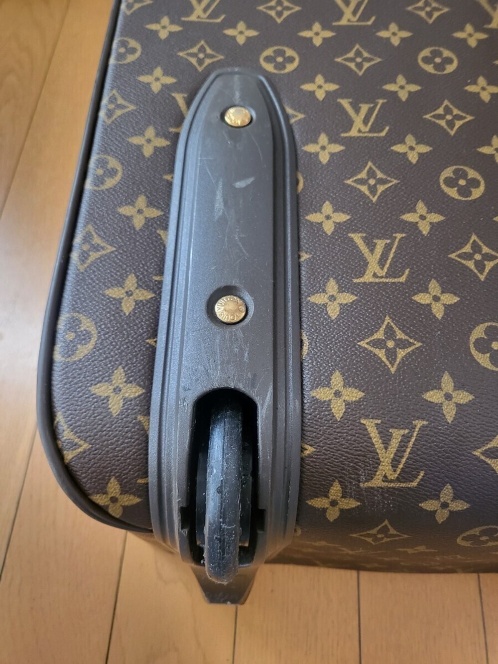 Louis Vuitton Vegas Monogram Carry on Suit case - Picture 5 of 10